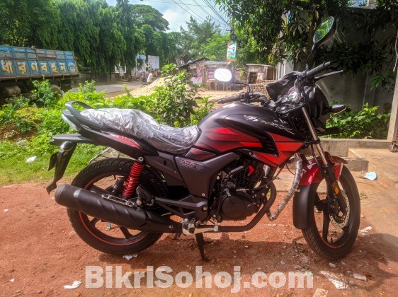 Hero Hunk 150 CC SD Bike - Matte Black With Sports Red